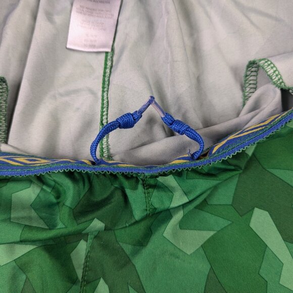 Umbro Soccer Shorts Boys Youth XLarge Geometric Nylon Mesh Green Aztec Print - Picture 8 of 13